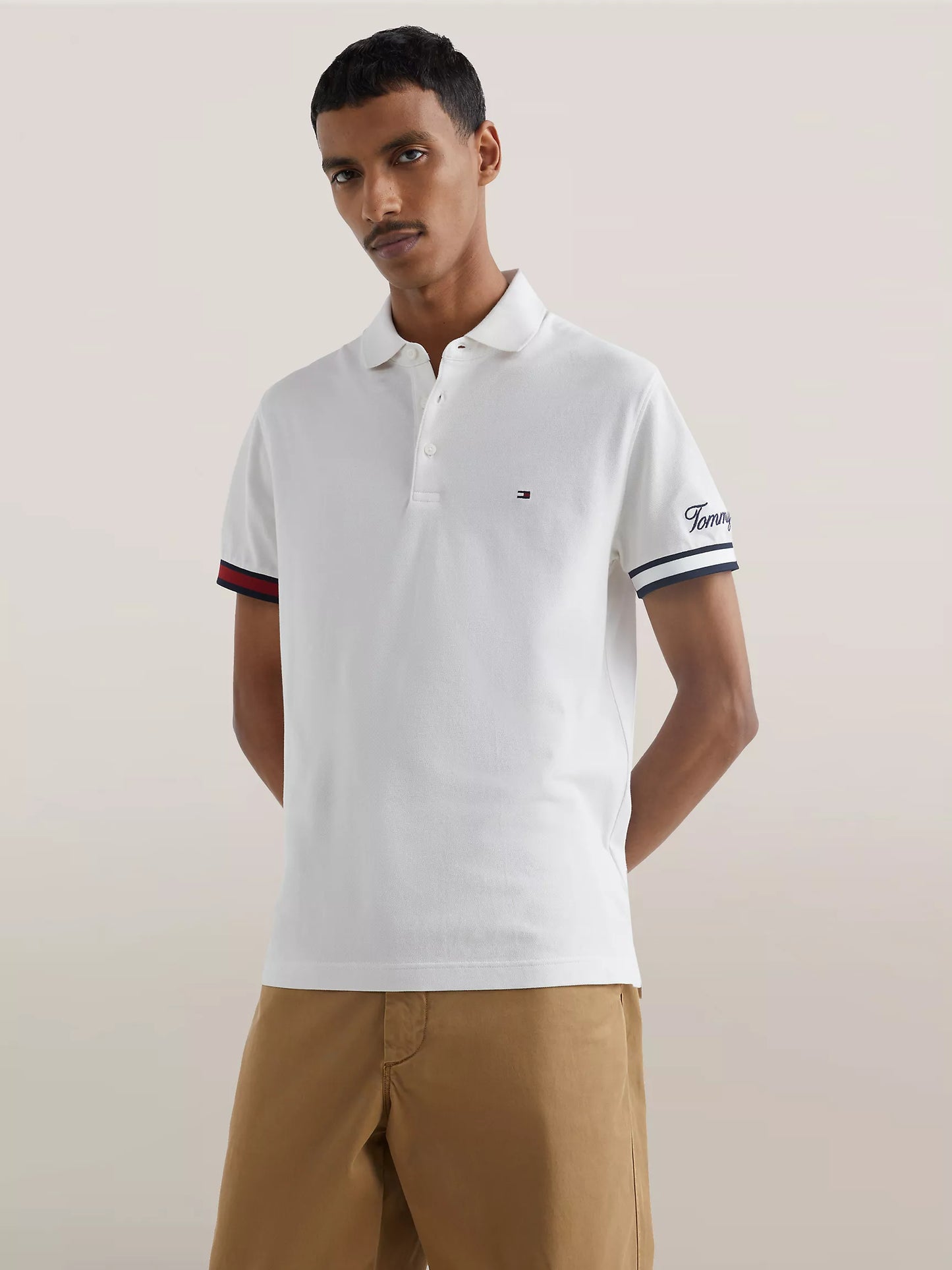 Polo coupe slim avec poignets à liseré drapeau