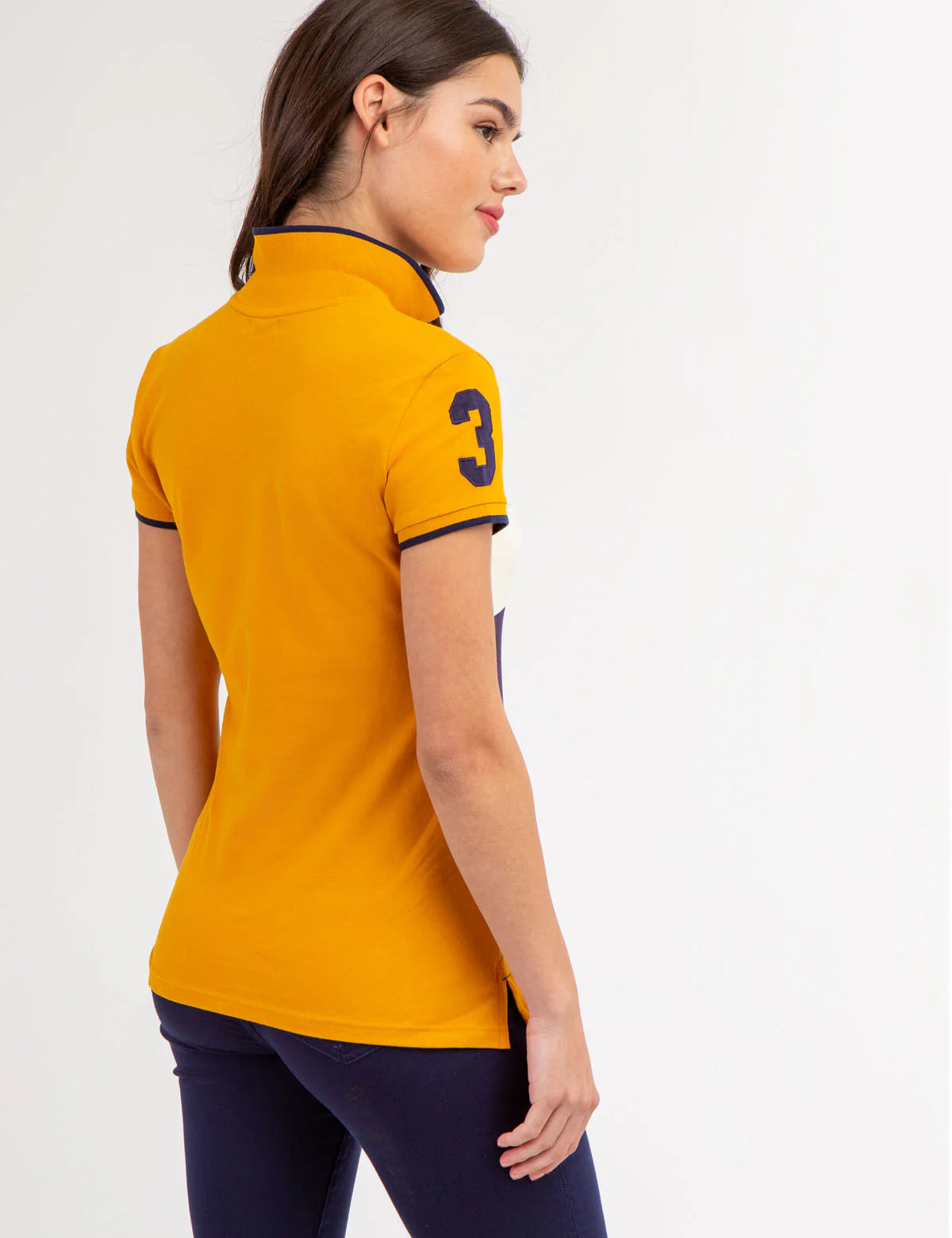 Polo à blocs de couleurs avec écusson