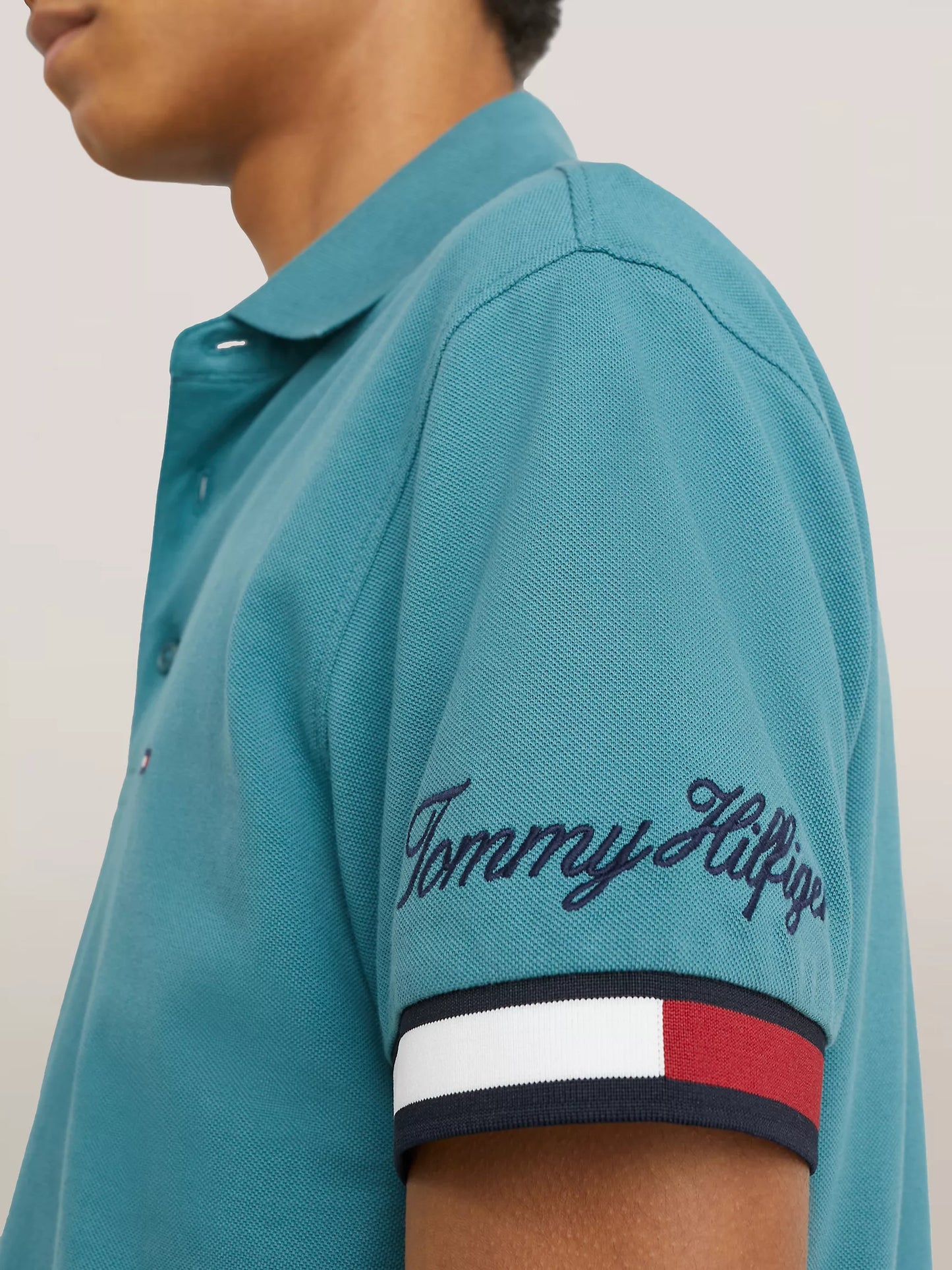 Polo coupe slim avec poignets à liseré drapeau