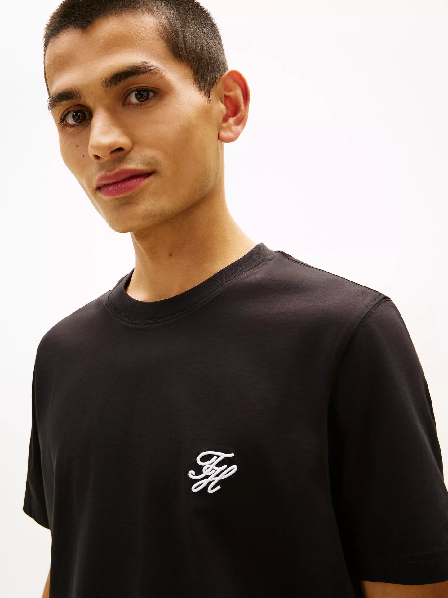 T-shirt à monogramme script brodé