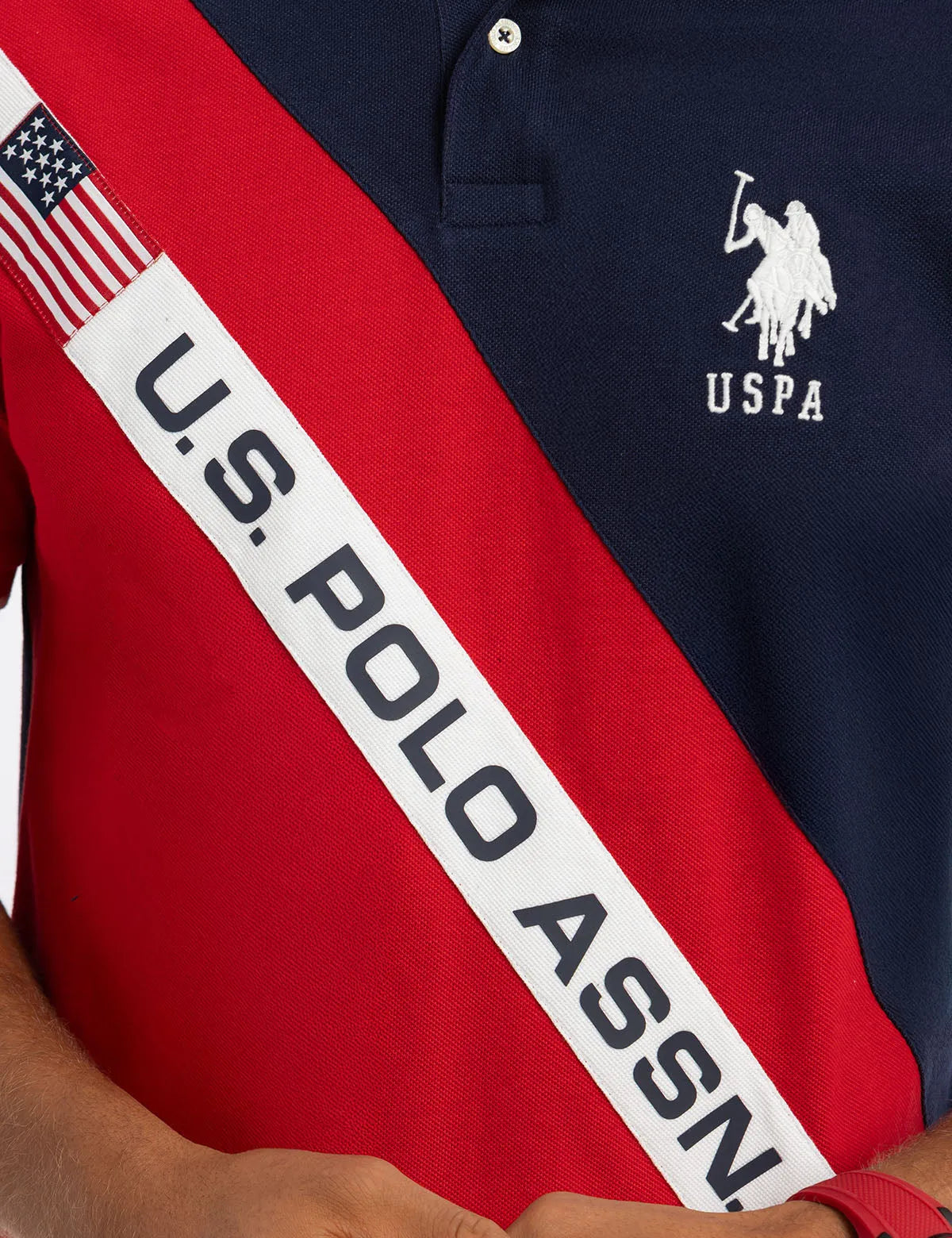 Polo piqué à drapeau à blocs de couleurs diagonaux